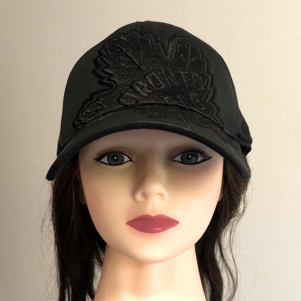 Toronto Maple Leafs Black Embroidered Unisex Baseball Cap